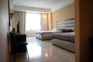 En eller flere senge i et værelse på Infinity Suites Habitación Doble 202