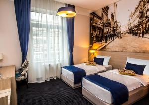 Giường trong phòng chung tại Five Points Square - City Center