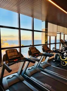 Фитнес-центр и/или тренажеры в Salvador Farol da Barra N903 Apartamento Vista Mar