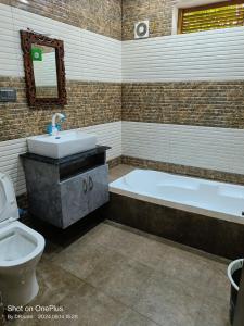 Un baño de Good Vibes Hotel