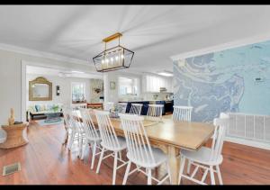 Φωτογραφία από το άλμπουμ του Nautical Watch 4BR 3Bath Family Beach Home σε Tybee Island