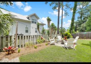 Κήπος έξω από το Nautical Watch 4BR 3Bath Family Beach Home