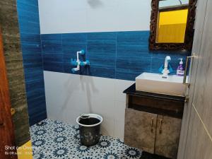 Un baño de Good Vibes Hotel