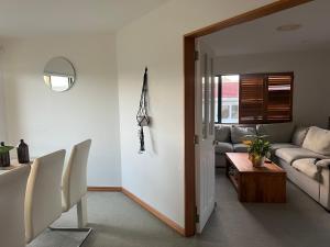 Posezení v ubytování Private room by the beach