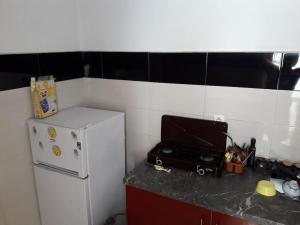 Een keuken of kitchenette bij Le Joyau du Parc Tanger Vue Panoramique Parking Gratuit