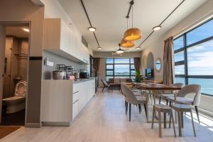 a kitchen and dining room with a table and chairs at HayBay Jesselton Quay Deluxe Seaview Suite 海景观 in Kota Kinabalu