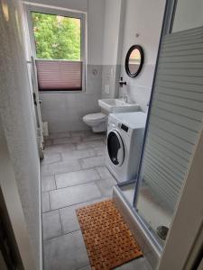 a bathroom with a washing machine and a sink at Ostwind in Bochum