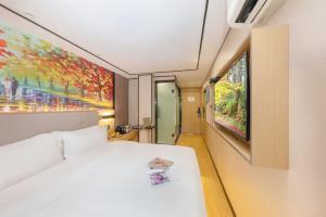 Voodi või voodid majutusasutuse Yimimi Apartment - Guangzhou 13th Line Yide Road Metro Station toas