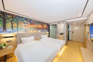 Voodi või voodid majutusasutuse Yimimi Apartment - Guangzhou 13th Line Yide Road Metro Station toas