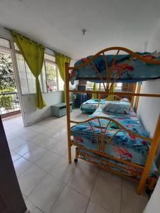 Postel nebo postele na pokoji v ubytování MANOA "Lugar de descanso" HABITACION CON VISTA A LA CIUDAD, FRESCO Y VENTILADO