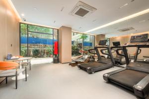 Fitness centrum a/nebo fitness zařízení v ubytování Yizhi Hotel - Guangzhou Tower Metro Station Pazhou Convention and Exhibition Center Branch