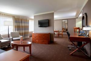 Televiisor ja/või meelelahutuskeskus majutusasutuses Sheraton Niagara Falls