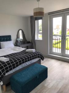 a bedroom with a bed and a large window at large en suite bedroom with one double bed No breakfast provided in Edinburgh