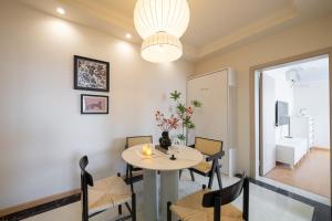 Moli B&B - The Bund Riverview Nanjing East Road 3-Bedrooms with Elevator Apartment Near the subway的休息区