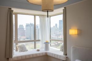 Moli B&B - The Bund Riverview Nanjing East Road 3-Bedrooms with Elevator Apartment Near the subway的休息区
