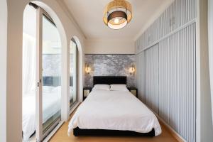 Moli B&B - The Bund Riverview Nanjing East Road 3-Bedrooms with Elevator Apartment Near the subway客房内的一张或多张床位