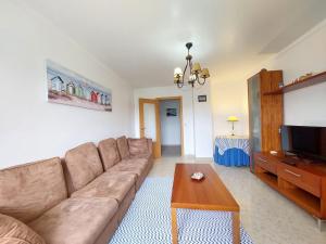 a living room with a brown couch and a table at GreenSea II in Peniche