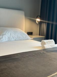 Postel nebo postele na pokoji v ubytování Lake View Rooms Ksamil