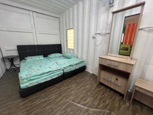 Ένα ή περισσότερα κρεβάτια σε δωμάτιο στο Slim Village Palm House - 2 rooms, 8 beds, 8 persons
