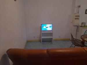TV a/nebo společenská místnost v ubytování Ti Caze Mémé + 2 fotografie