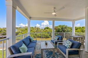 Posezení v ubytování Only Sunsets at Hunter's Point