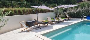 Bazén v ubytovaní Villa Suzana with Heated Pool and outdoor billiards alebo v jeho blízkosti