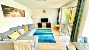 Posezení v ubytování Apartment near Salzburg 3 Zi Bergblick 92m2