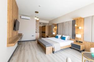 Postel nebo postele na pokoji v ubytování PARADISOS HOTEl