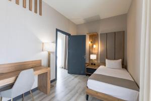 Postel nebo postele na pokoji v ubytování PARADISOS HOTEl