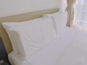 Una cama o camas en una habitación de Golden Central Hotel Serviced Residence-Xin Hao E Du金中环服务公寓新浩e都店