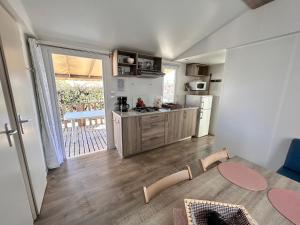 Imagen de la galería de Mobilhome camping 4 étoiles S16, en Sète