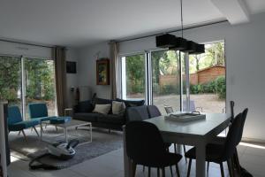 a living room with a table and a couch at La maison de Qui miac in Quimiac