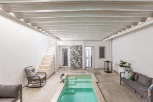 Bazén v ubytování Pasitea Luxury Suite by BarbarHouse nebo v jeho okolí