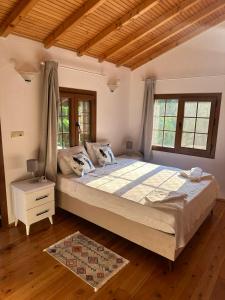 Ένα ή περισσότερα κρεβάτια σε δωμάτιο στο Villa Plum Garden