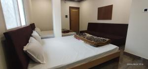 Postel nebo postele na pokoji v ubytování Hotel nandmani