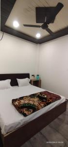 Postel nebo postele na pokoji v ubytování Hotel nandmani