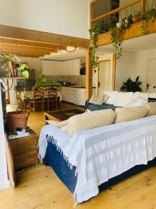 Postel nebo postele na pokoji v ubytování Villa nichée dans un écrin de verdure