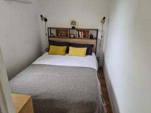 Postel nebo postele na pokoji v ubytování Frontignan petit maison coquette 50 m2 à 100 m de la plage + 8 fotografií