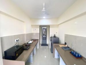 TV o dispositivi per l'intrattenimento presso 3BHK Apartment Santacruz Mumbai, 104