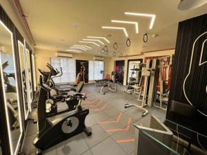 Palestra o centro fitness di 3BHK Apartment Santacruz Mumbai, 104