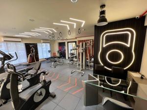 Palestra o centro fitness di 3BHK Apartment Santacruz Mumbai, 104