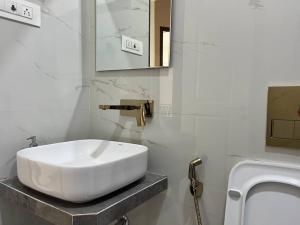 Bagno di 3BHK Apartment Santacruz Mumbai, 104