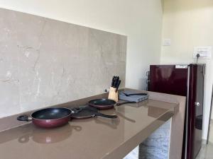 Cucina o angolo cottura di 3BHK Apartment Santacruz Mumbai, 104
