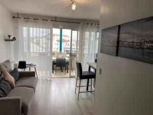 a living room with a couch and a table at studio résidence du golf et Nivelle in Ciboure