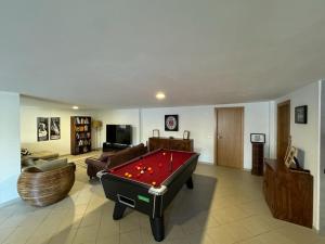 a living room with a pool table in it at Casa da Colina in Loulé