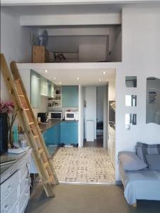 Kuchyň nebo kuchyňský kout v ubytování Petite Villa 4-6 personnes belles terrasses, piscine, plages