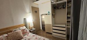 Postel nebo postele na pokoji v ubytování Petite Villa 4-6 personnes belles terrasses, piscine, plages + 25 fotografií