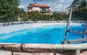 Bazén v ubytování Nice Apartment In Viskovo With Wifi nebo v jeho okolí