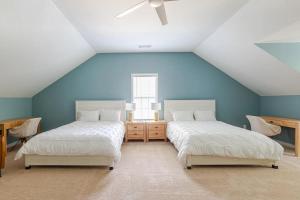 two beds in a room with blue walls at P&Ds Harmony House 20 Mins to Airport & Downtown in Decatur +37 photos