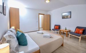 Gallery image of Goldfinch Estate in Banjole